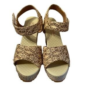 Zhanfei Gold Metallic Lace Platform Wedge Open Toe Shoes Size 6.5 NWOT